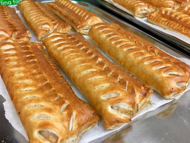 Jumbo Sausage Roll (B)